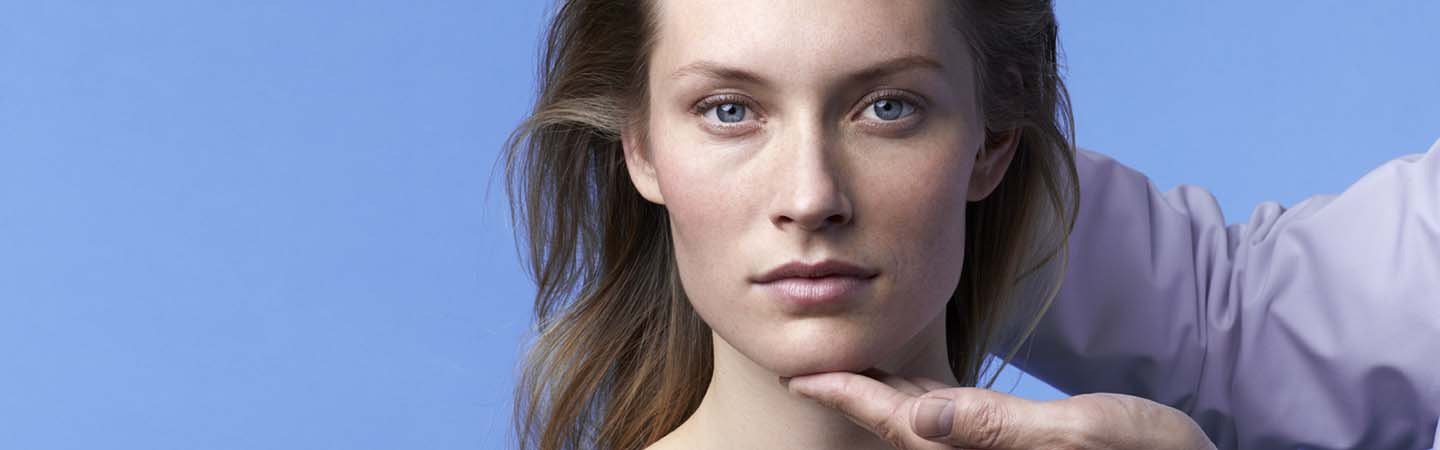 laroche posay homepage footer model right dermato
